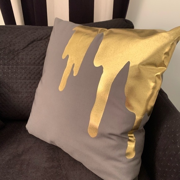 Gold drip accent pillow - Picture 5 of 5